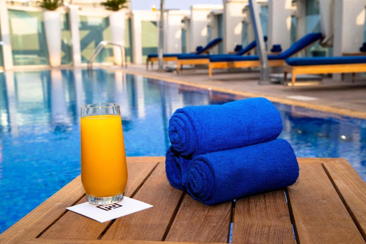 Shaza Doha Hotel Exterior photo Pool at the Hilton